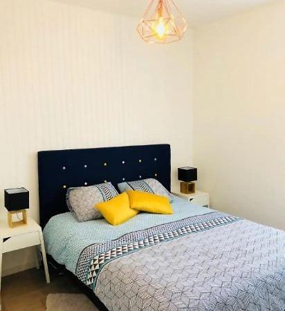 Appartement Aux Clefs Des Sacres - Jean De La Fontaine à Reims Extérieur photo