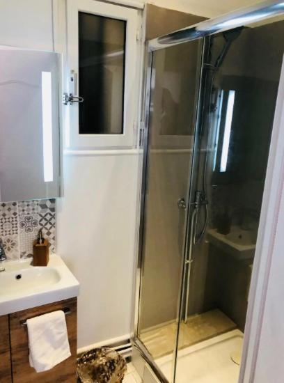 Appartement Aux Clefs Des Sacres - Jean De La Fontaine à Reims Extérieur photo